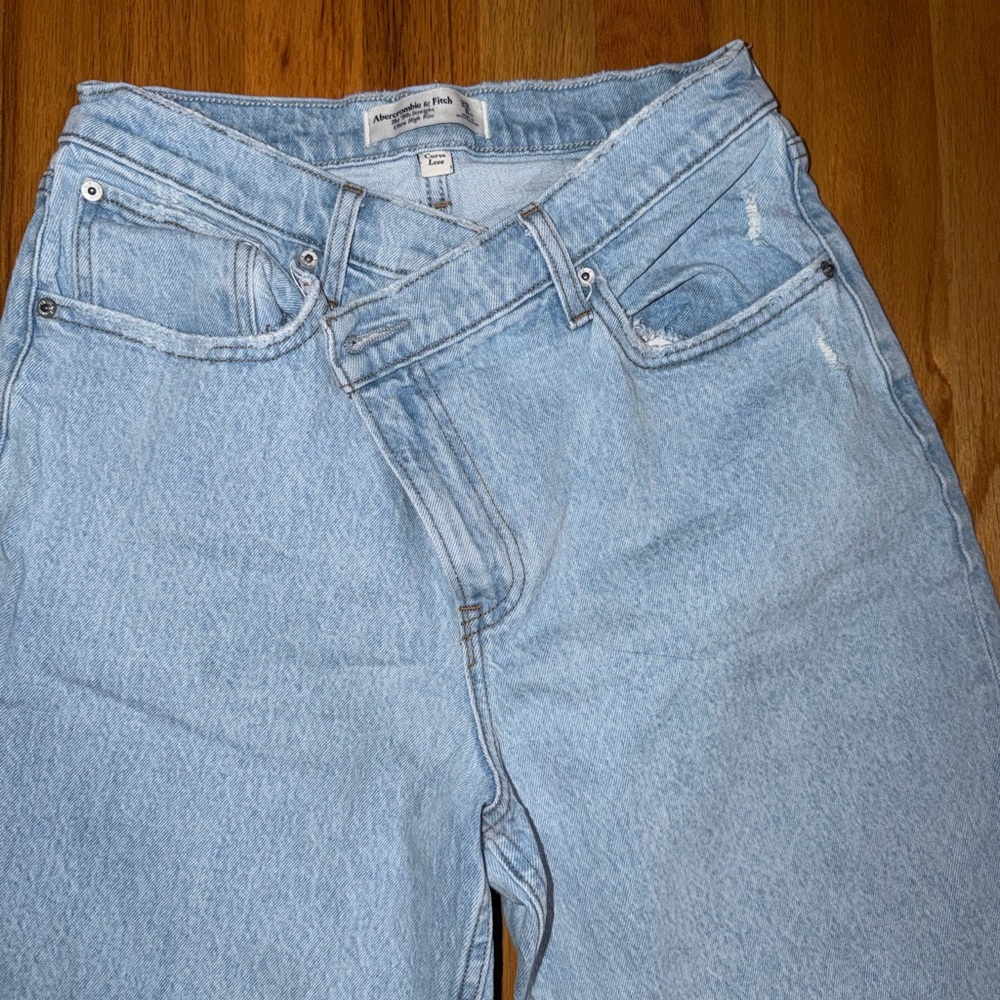 Abercrombie & Fitch Straight Jeans - Picture 3 of 9
